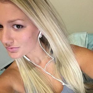 Meet your Posher, Caroline